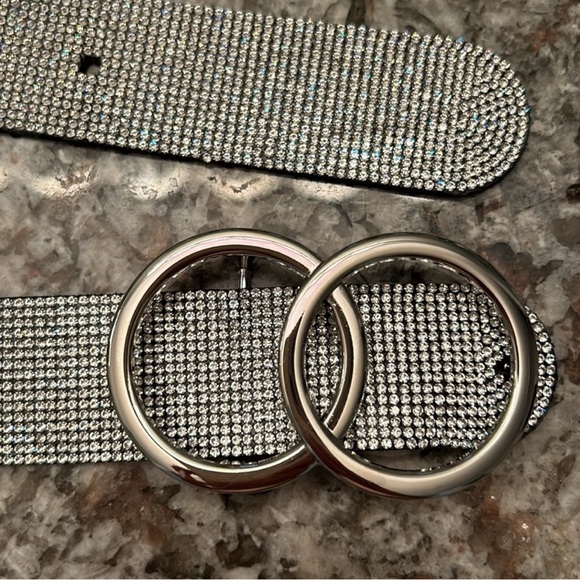 BKE glitz double circle belt medium, NO44197IW3535
STYLE IW3535 | SKU 971901 - Picture 2 of 6